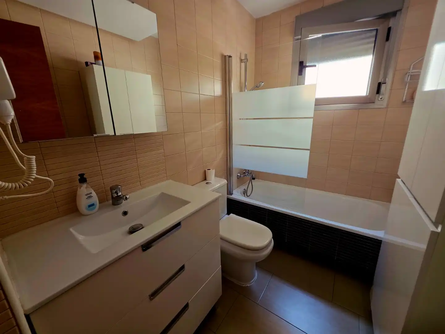 Baño de Piso de alquiler en Torrevieja con Terraza