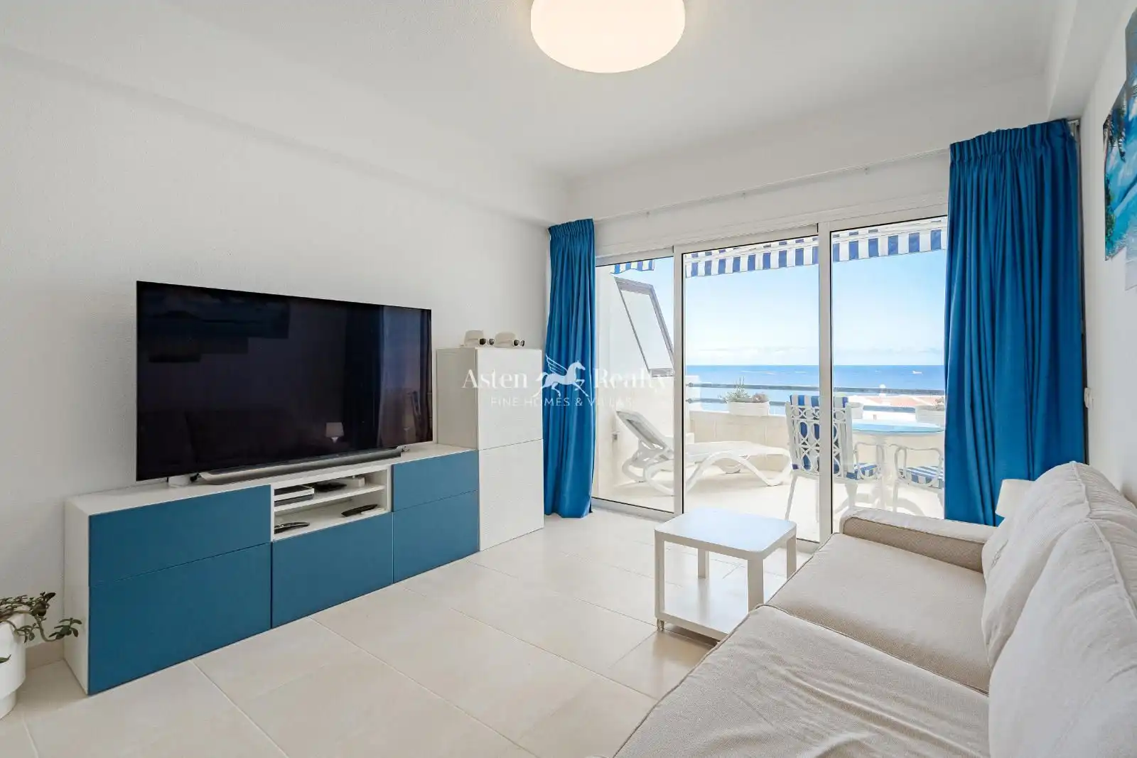 Sala de estar de Apartamento en venta en Adeje con Aire acondicionado, Terraza y Piscina