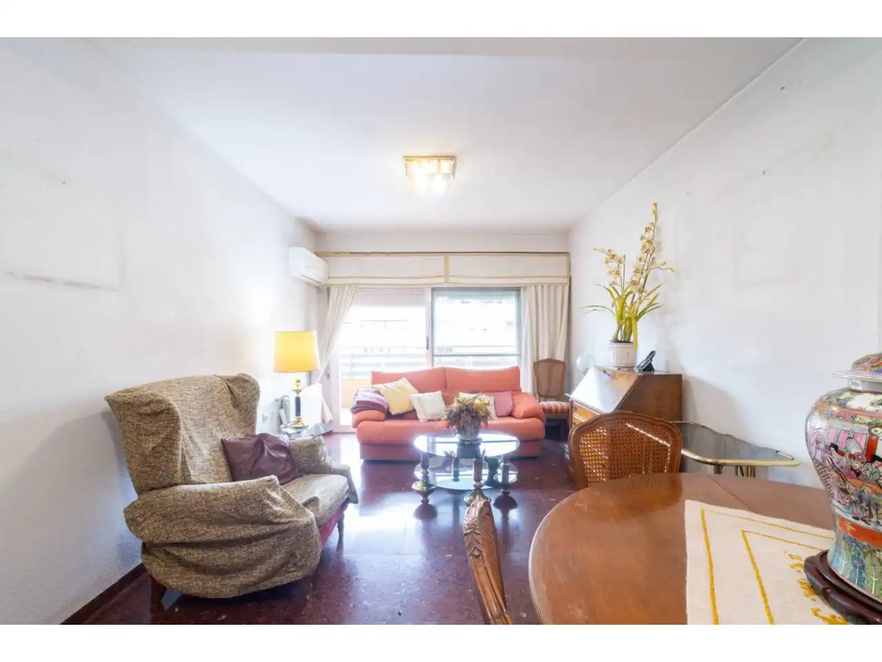 Living room of Flat for sale in Valencia  with Air Conditioner, Terrace and Furnished