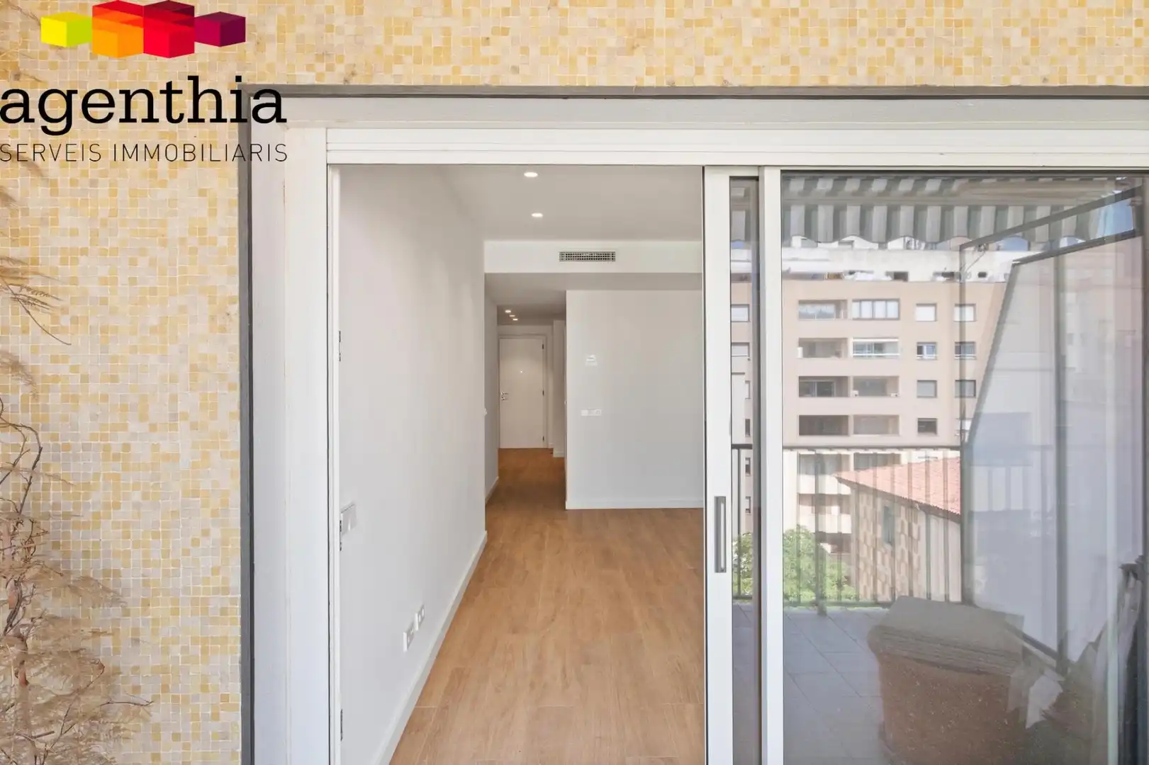 Bedroom of Flat for sale in Girona  with Air Conditioner, Heating and Terrace