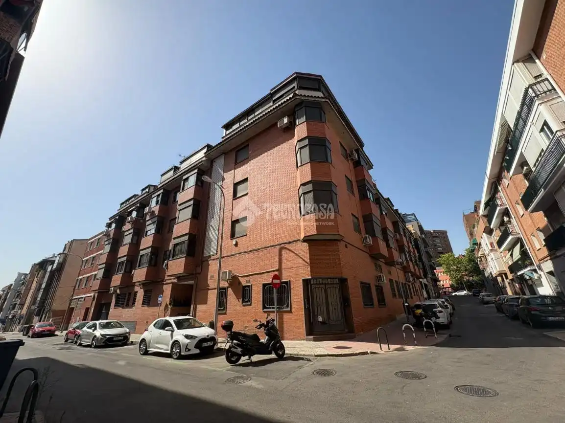Vista exterior de Piso en venta en Madrid con Aire acondicionado, Parquet y Piscina comunitaria