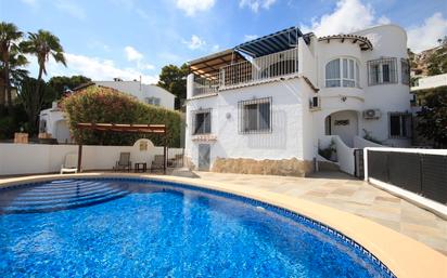 Vista exterior de Casa o xalet en venda en Moraira amb Aire condicionat, Terrassa i Piscina