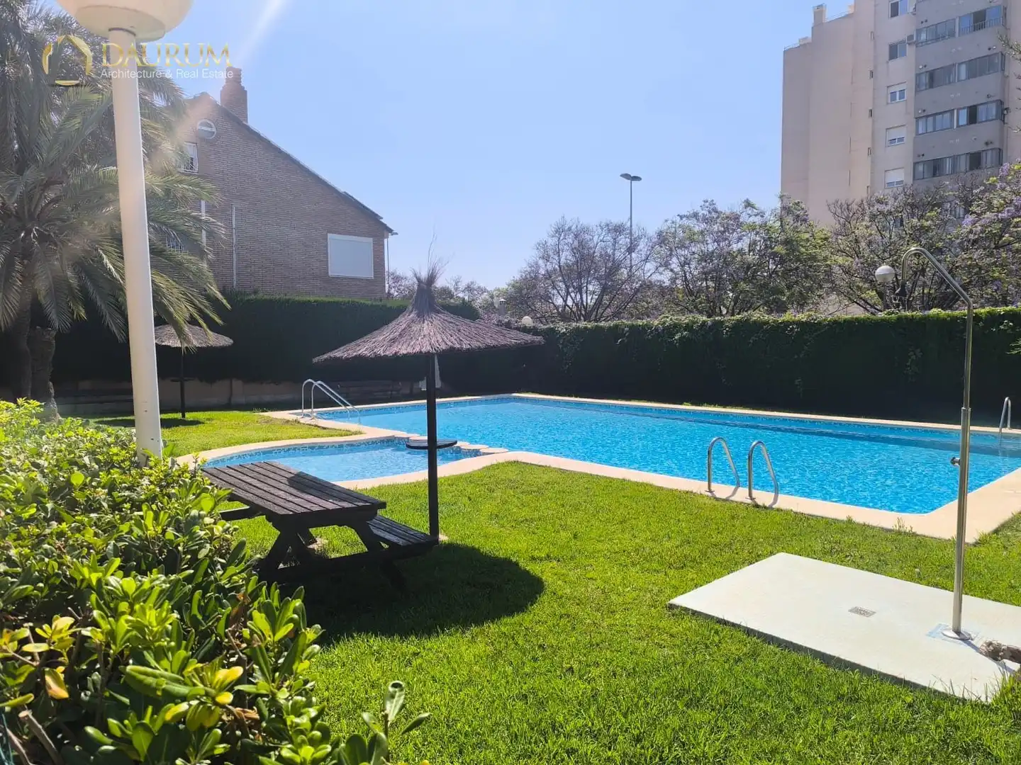 Piscina de Casa adosada en venda en Alicante / Alacant amb Aire condicionat, Terrassa i Traster