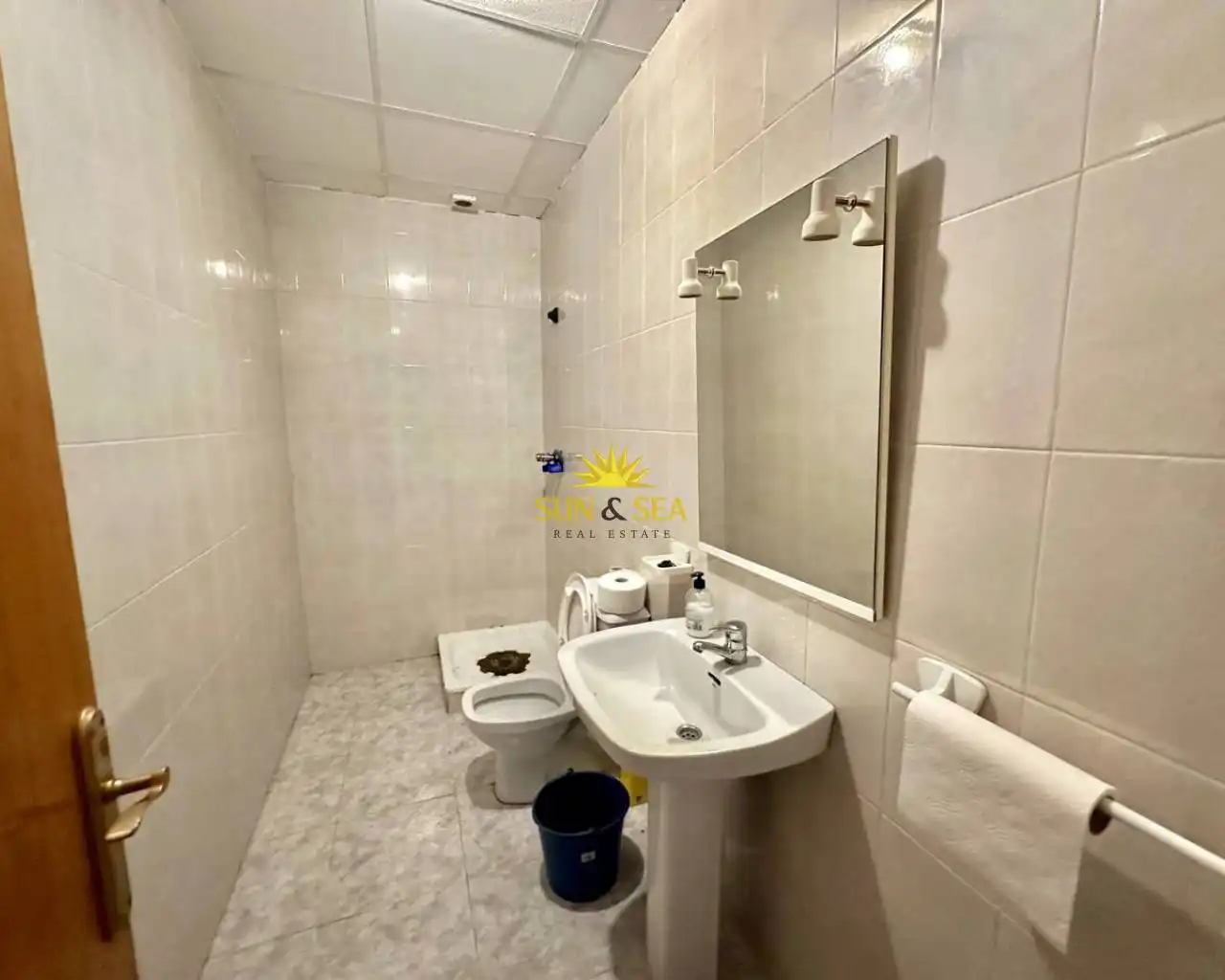 Badezimmer von Büro zur Miete in Torrevieja