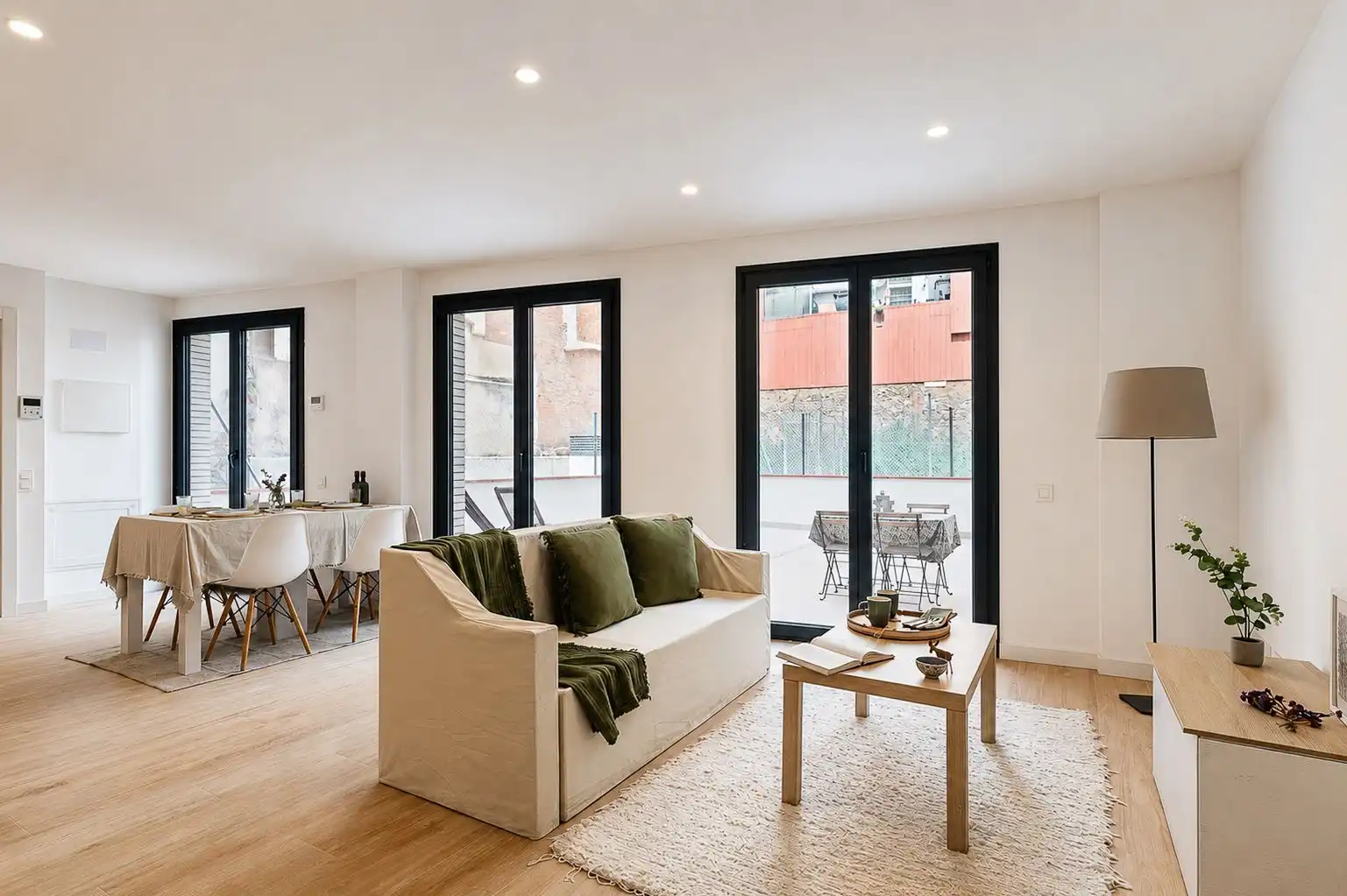 Sala d'estar de Dúplex en venda en Barcelona amb Aire condicionat, Calefacció i Jardí privat