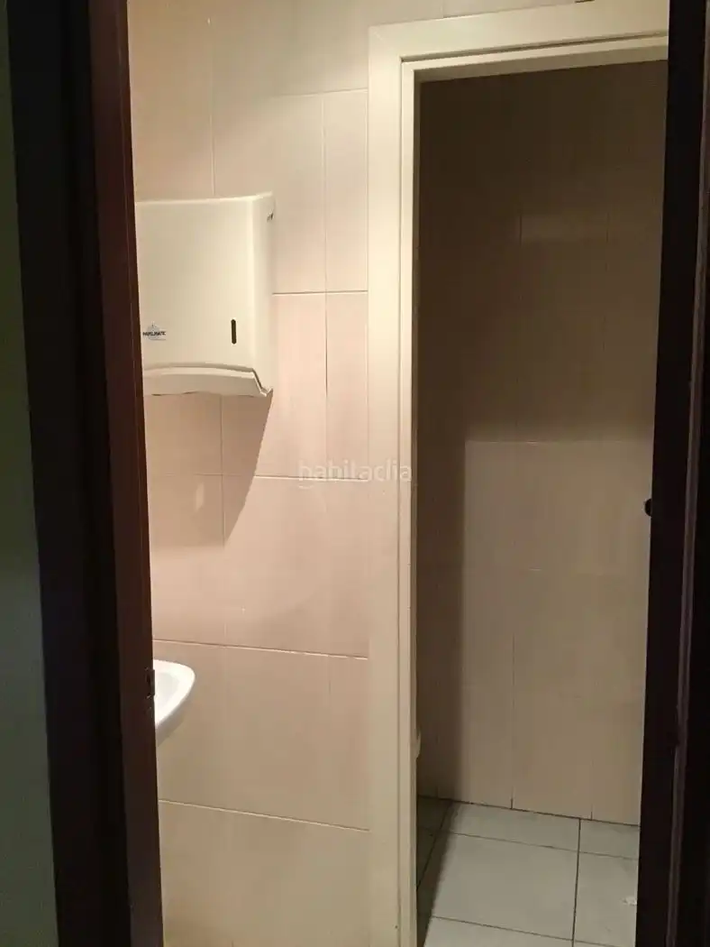 Baño de Local en venta en Sabadell con Aire acondicionado