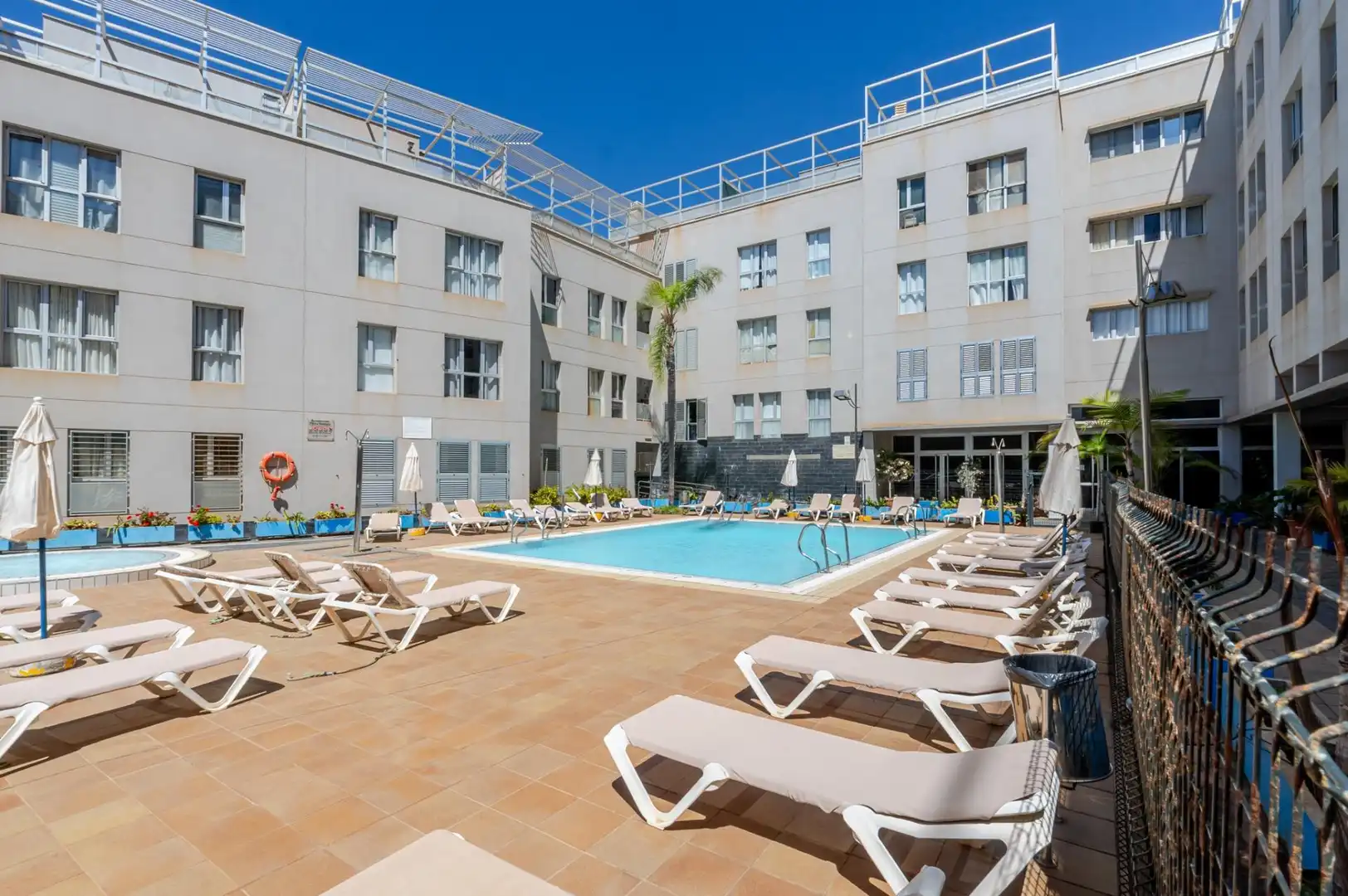 Piscina de Ático en venta en Gáldar con Terraza, Amueblado y Piscina comunitaria