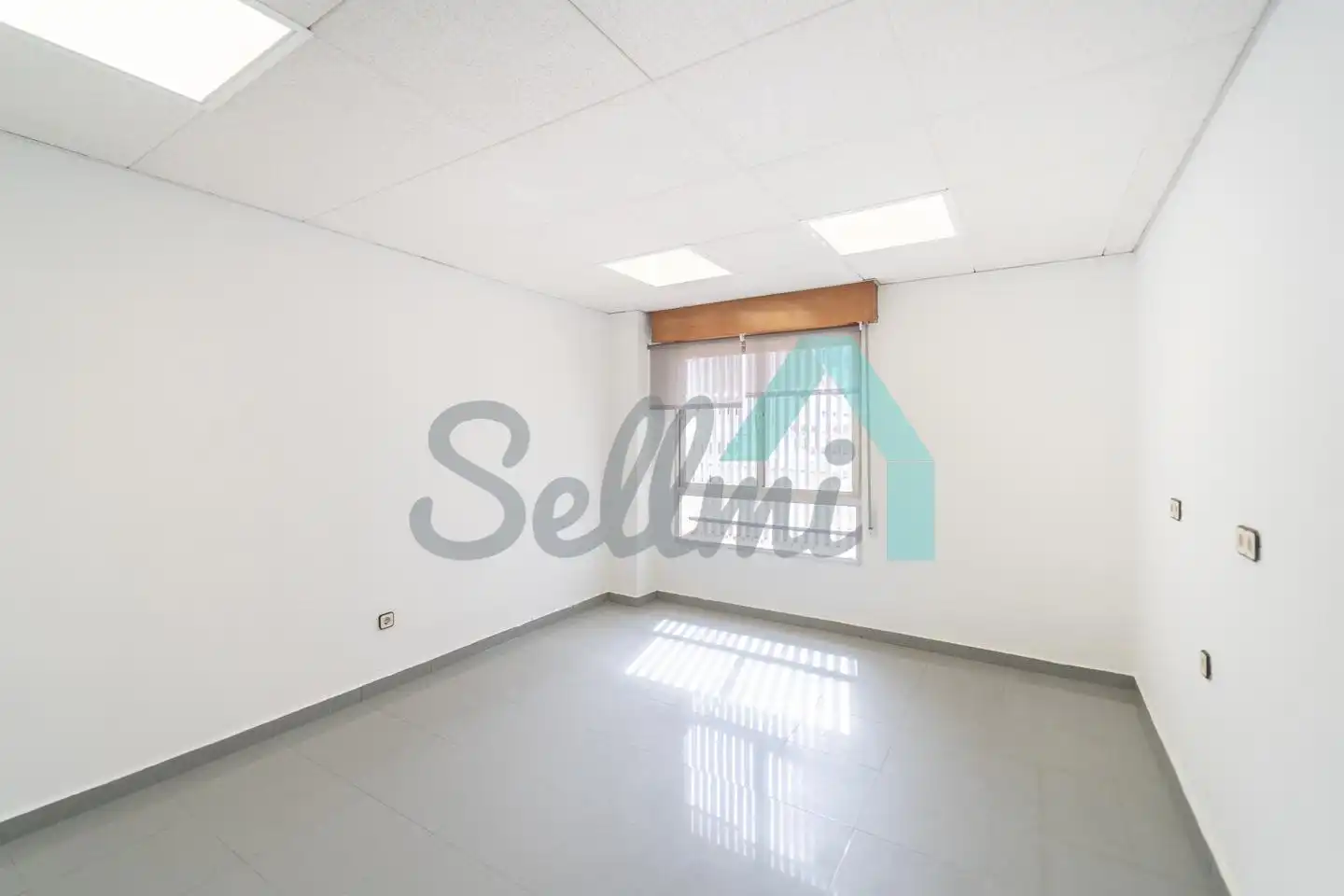 Büro mit Aufzug zur Miete in Uría