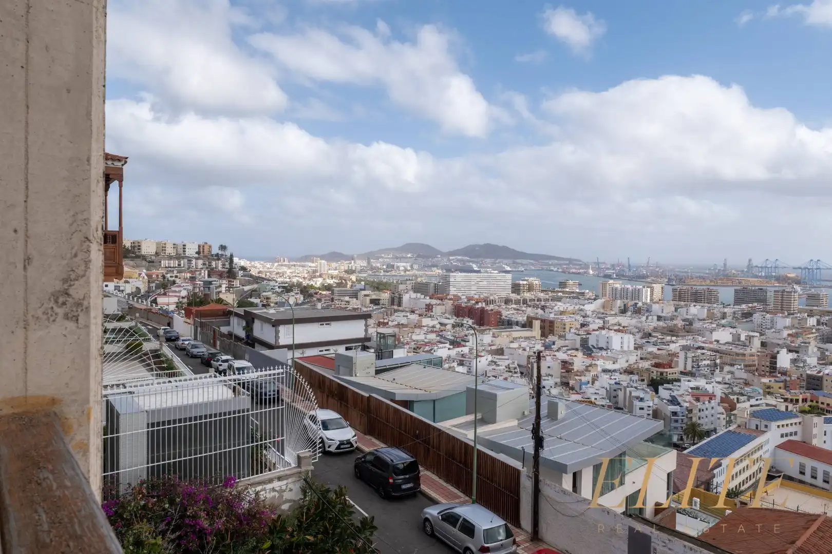 Vista exterior de Casa o xalet en venda en Las Palmas de Gran Canaria amb Terrassa, Piscina i Moblat