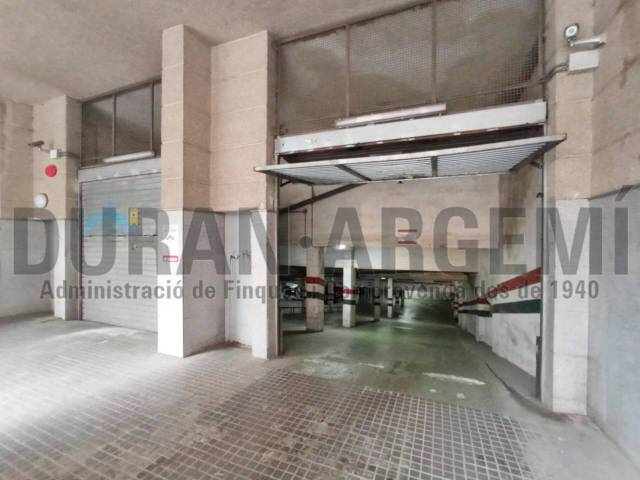 Garaje en Venta en SANTIAGO RUSIÑOL, 5 en Cementiri Vell