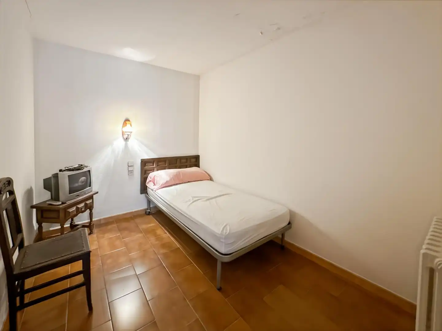 Schlafzimmer von Einfamilien-Reihenhaus zum Verkauf in Berga mit Heizung und Balkon