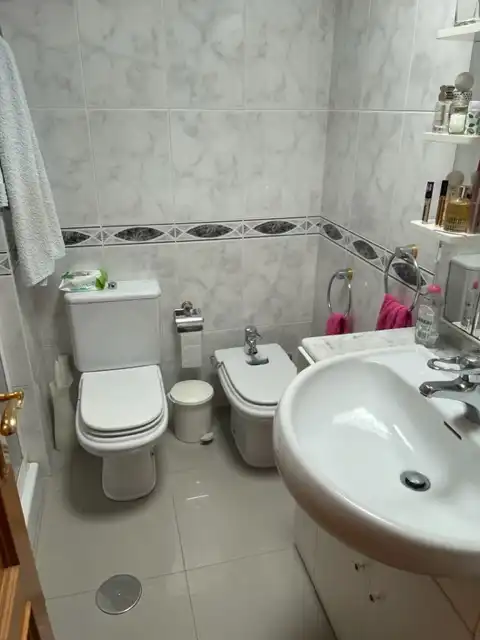 Baño de Casa adosada en venta en Almería con Aire acondicionado, Calefacción y Terraza