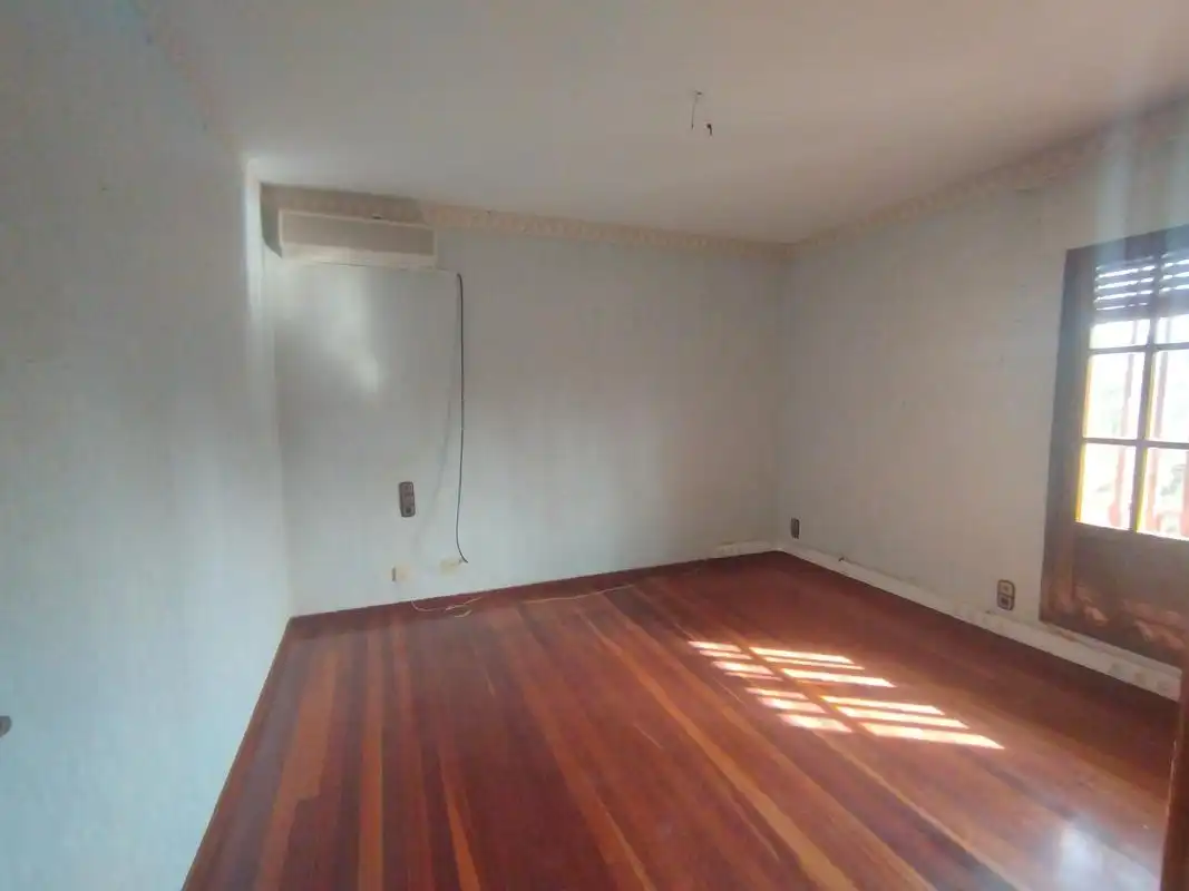 Dormitori de Casa o xalet en venda en Zaragoza amb Jardí privat