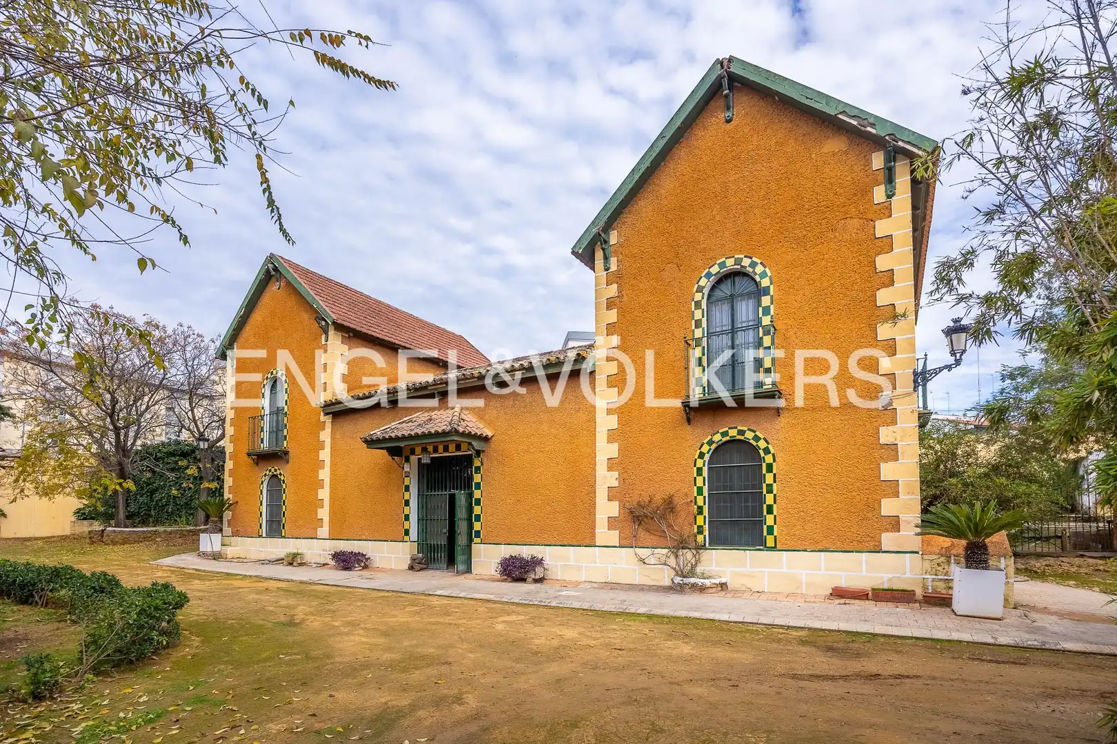 Vista exterior de Casa o chalet en venta en Alcalá de Guadaira con Calefacción