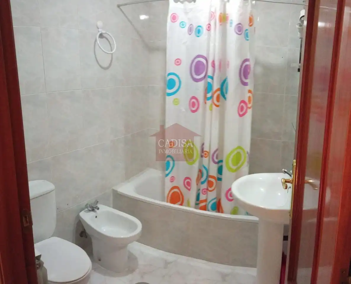 Badezimmer von Dachboden zur Miete in Salamanca mit Heizung, Parkett und Terrasse