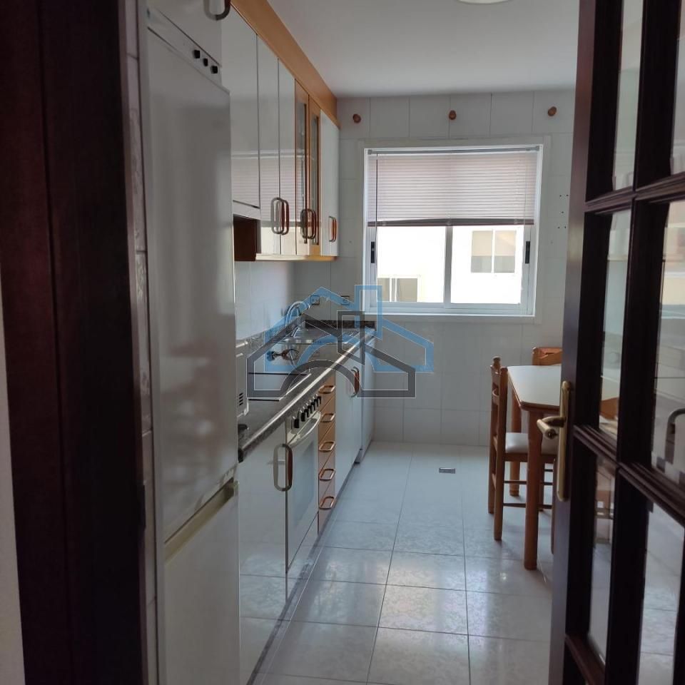 Cuina de Apartament de lloguer en Oleiros amb Calefacció, Parquet i Traster