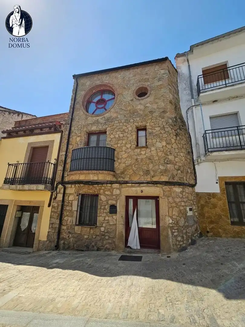 Vista exterior de Finca rústica en venda en Montánchez amb Aire condicionat, Terrassa i Traster