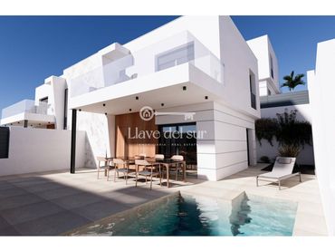 Casa con piscina in vendita a Calle Saturno 110
