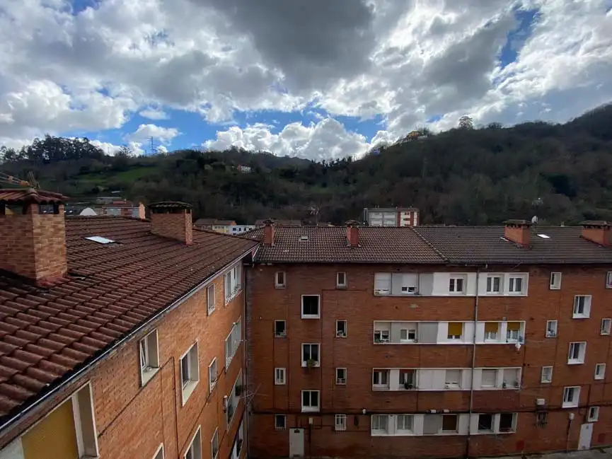 Vista exterior de Piso de alquiler en San Martín del Rey Aurelio con Calefacción, Amueblado y Horno