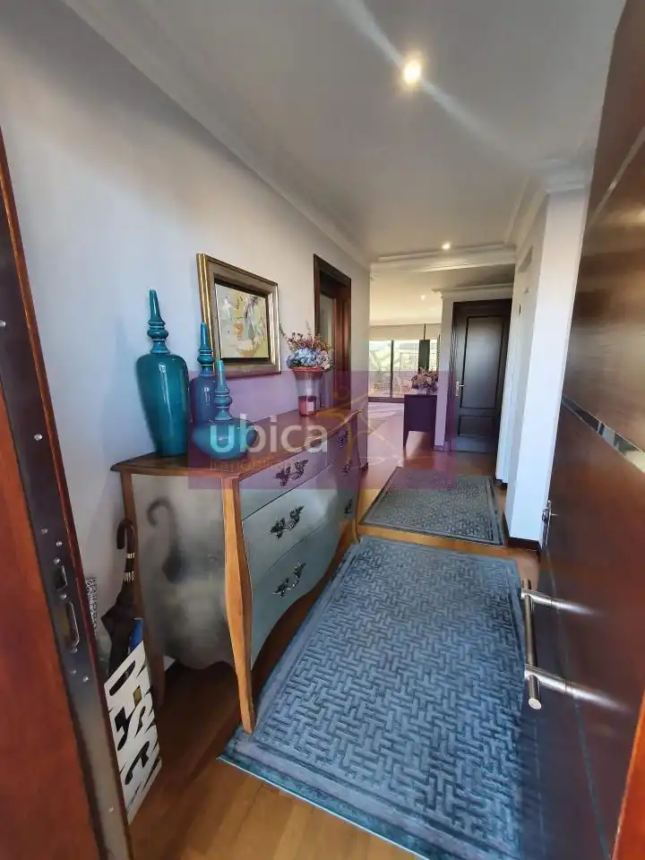 Casa adosada en venda en Vigo  amb Calefacció, Jardí privat i Terrassa