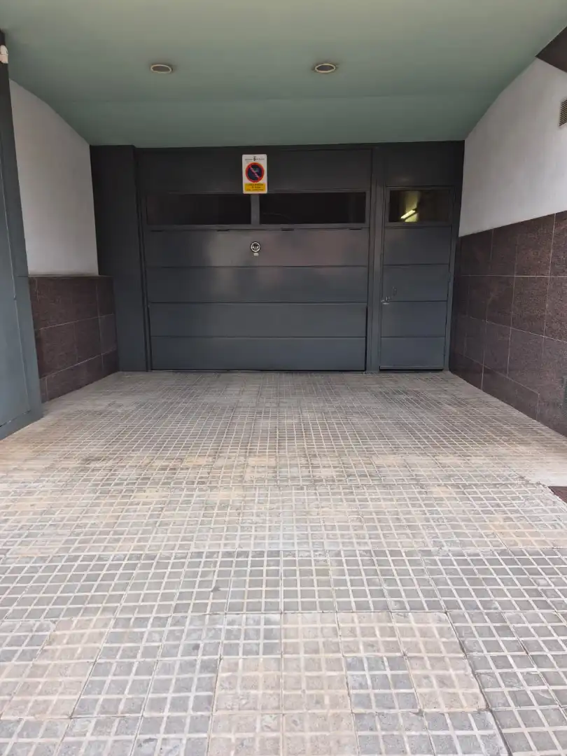 Individual with lift for sale in Carrer de Lleó 11, imagen 8