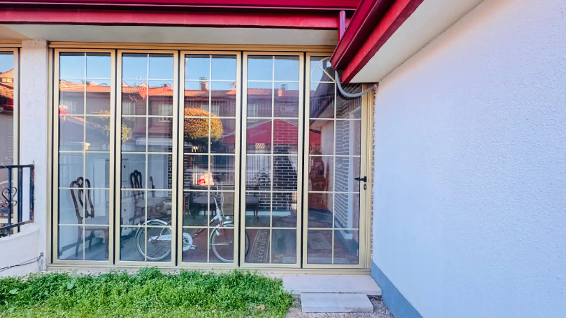 Exterior view of Single-family semi-detached for sale in Laguna de Duero  with Heating, Private garden and Parquet flooring