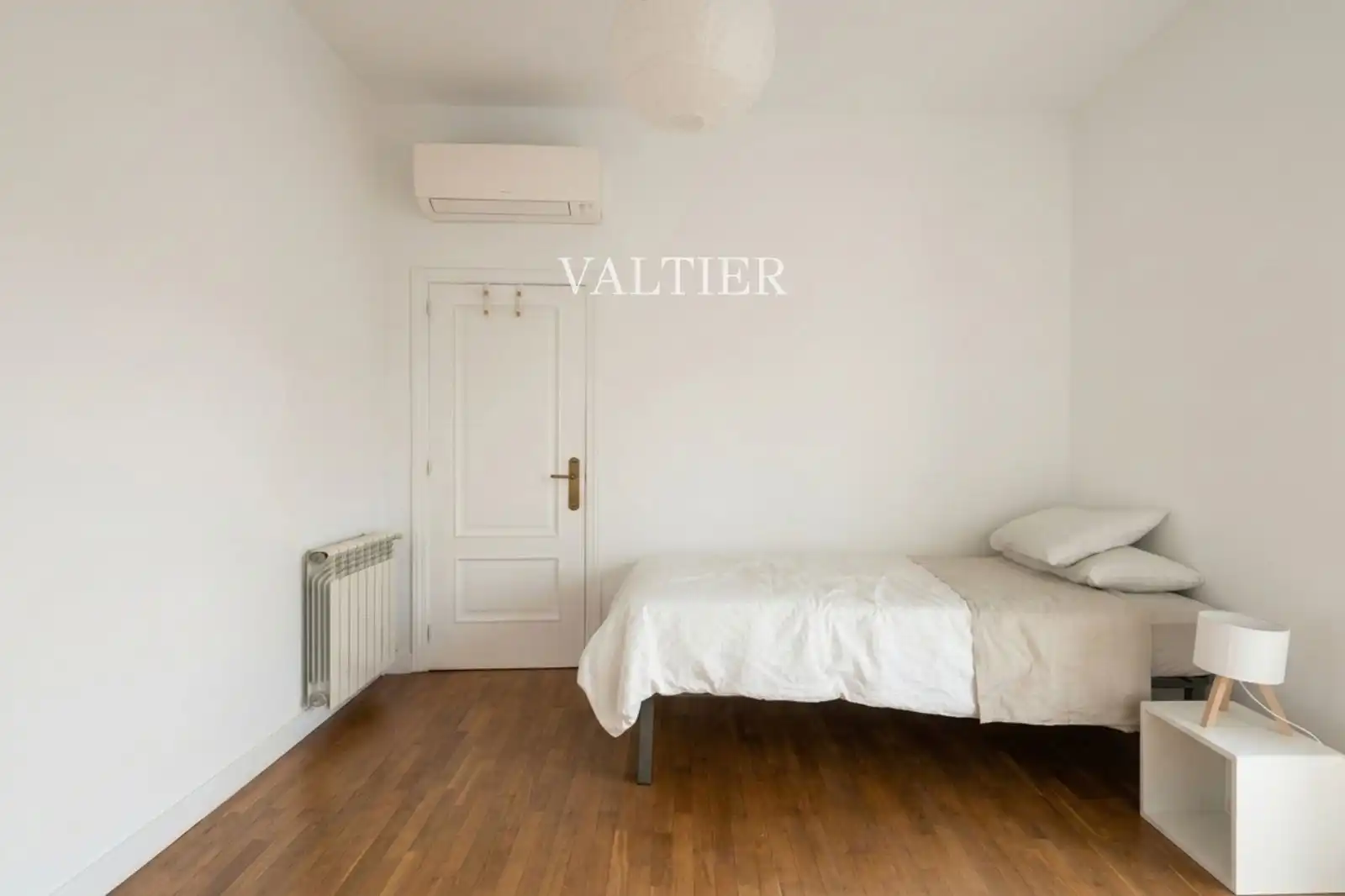 Bedroom of Flat for rent in Madrid  with Air Conditioner, Terrace and Furnished
