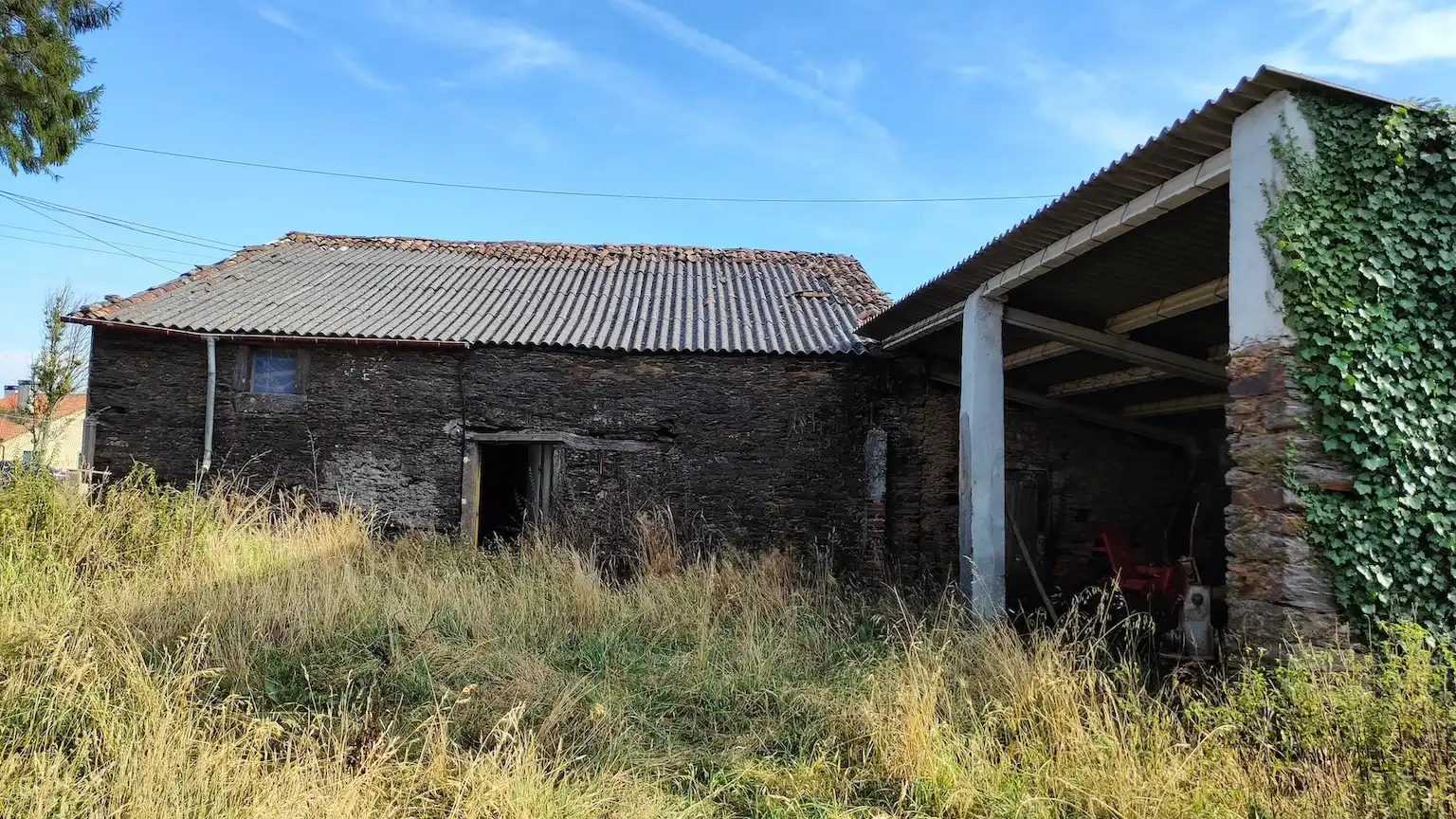 Vista exterior de Casa o xalet en venda en O Pino  amb Jardí privat