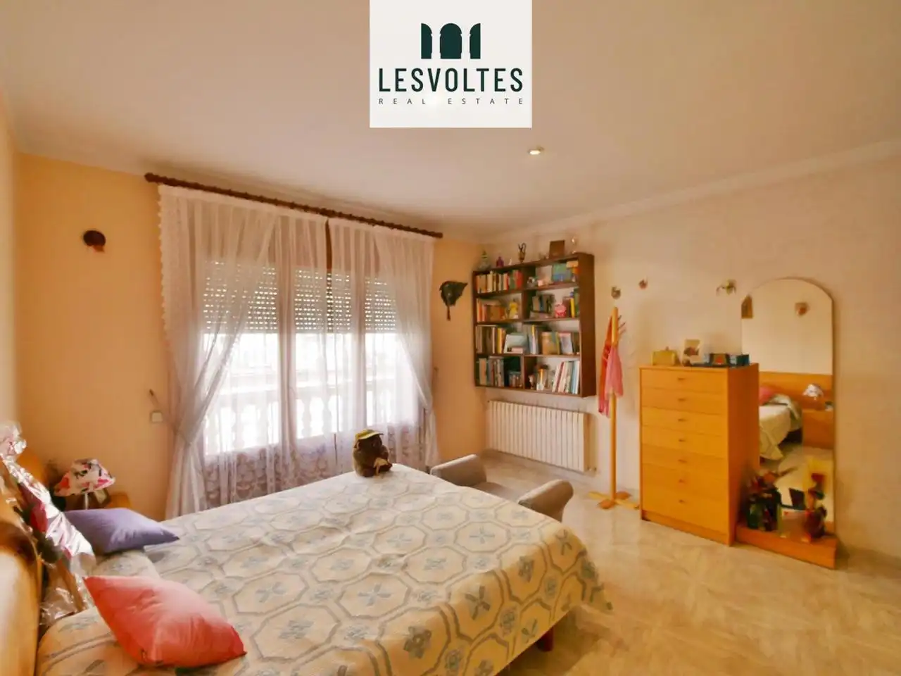 Casa amb terrassa en venda a calle de l'Escut Emporità, imagen 15