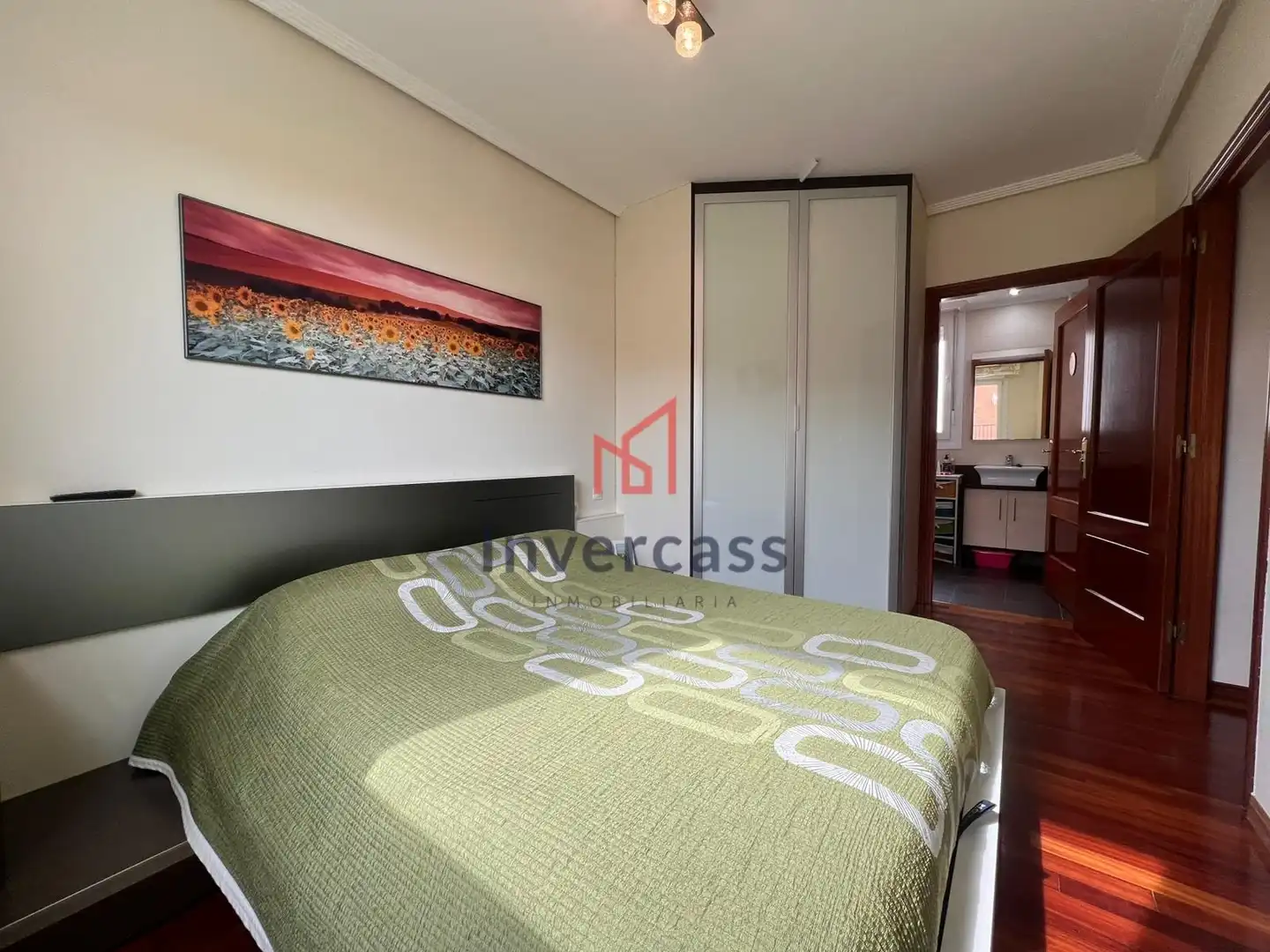 Habitación de Casa adosada en venta en Castro-Urdiales con Calefacción, Jardín privado y Terraza