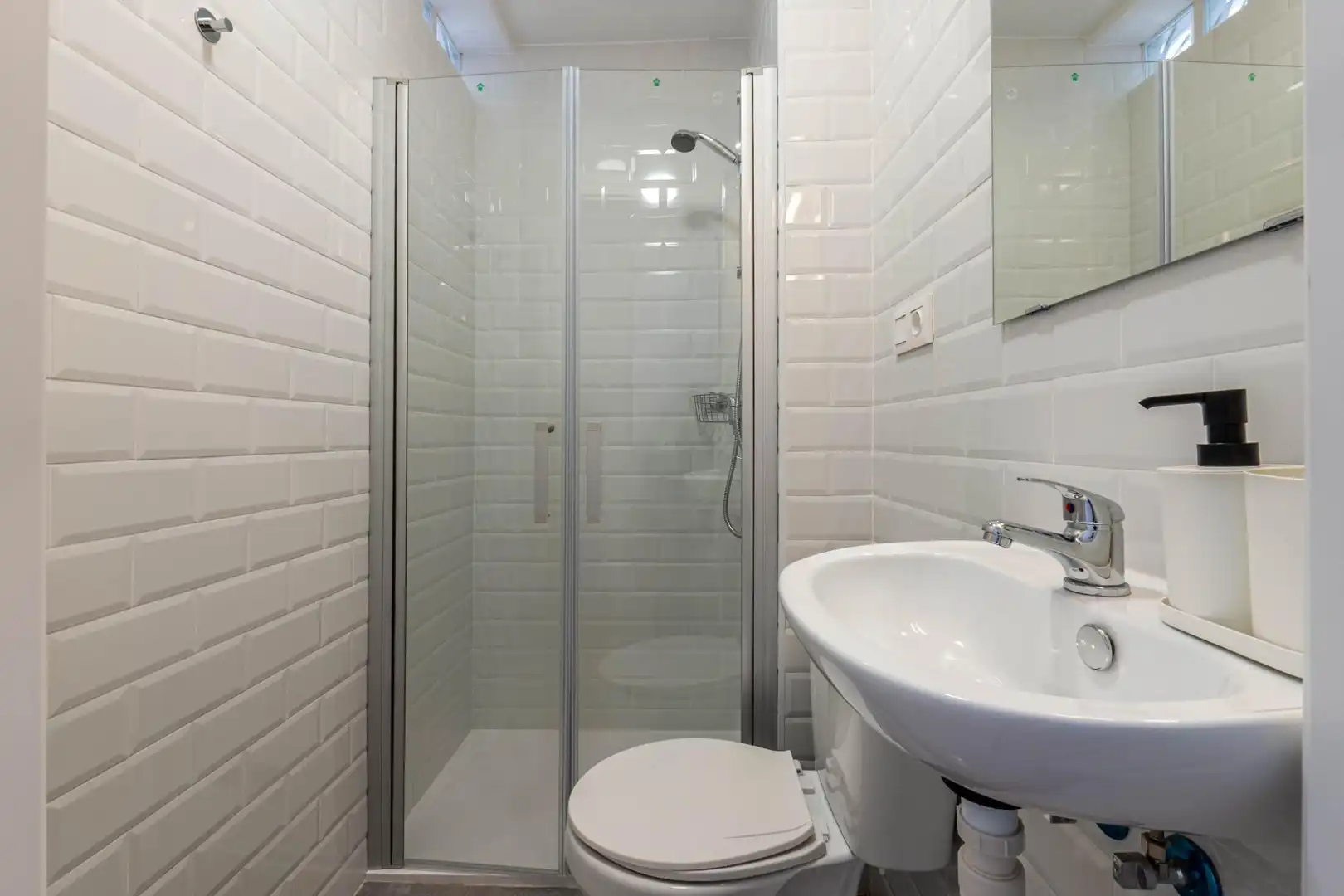 Bathroom of Flat for share in Granada  with Balcony