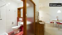 Bathroom of Flat to rent in  Madrid Capital  with Air Conditioner, Heating and Balcony