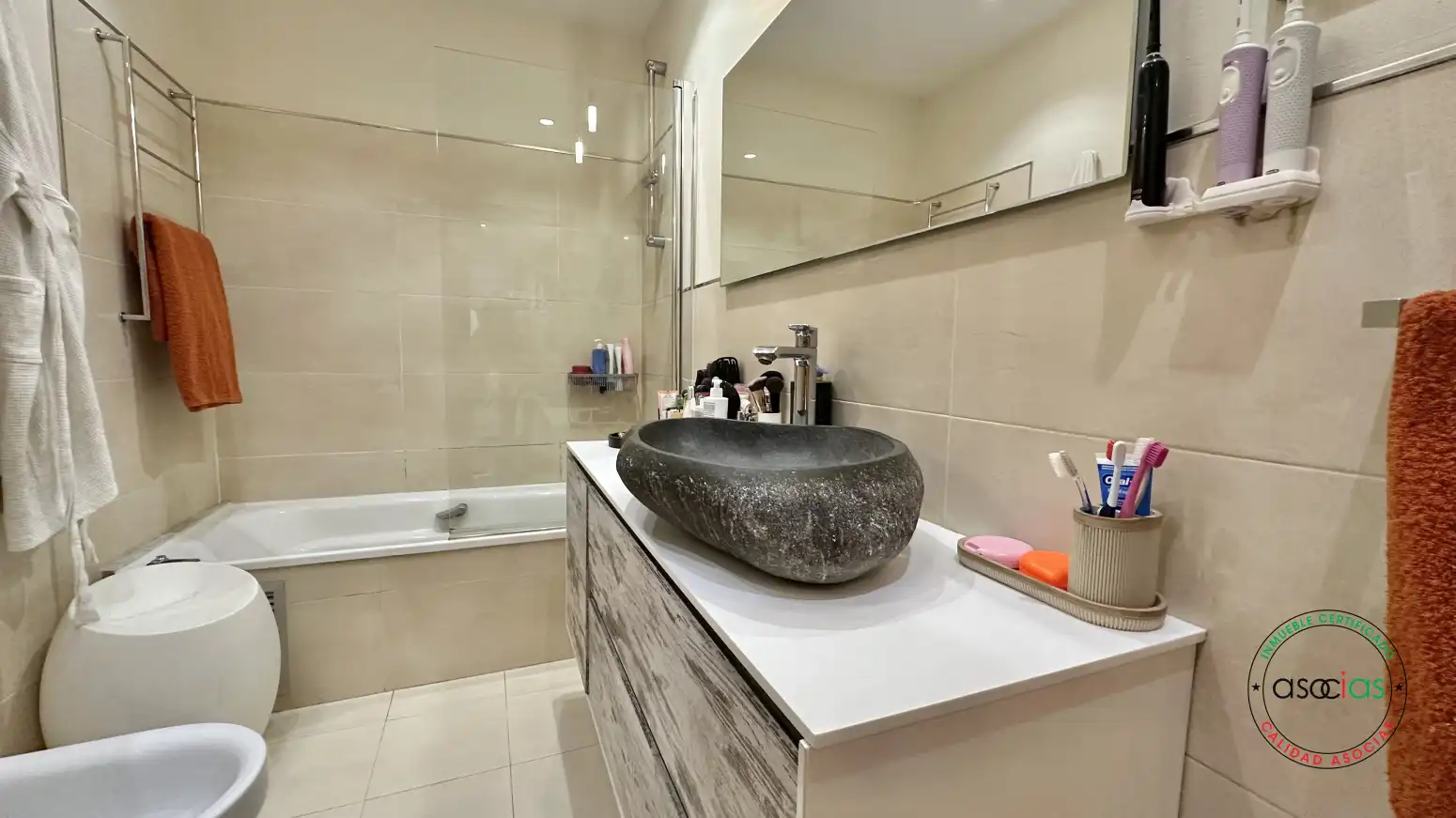 Bathroom of Flat for sale in Gijón   with Heating, Storage room and Swimming Pool