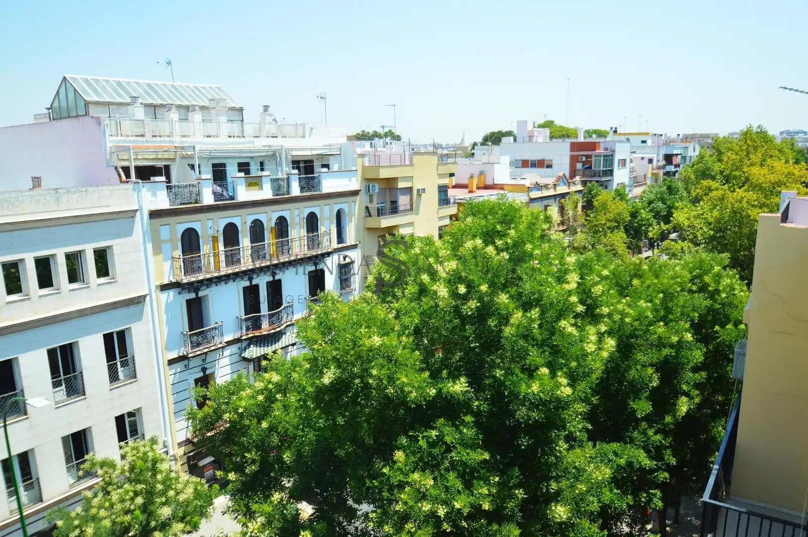 Exterior view of Flat for sale in Sevilla  with Air Conditioner, Terrace and Storage room