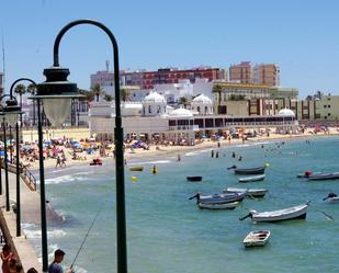 Vista exterior de Pis de lloguer en  Cádiz Capital amb Terrassa