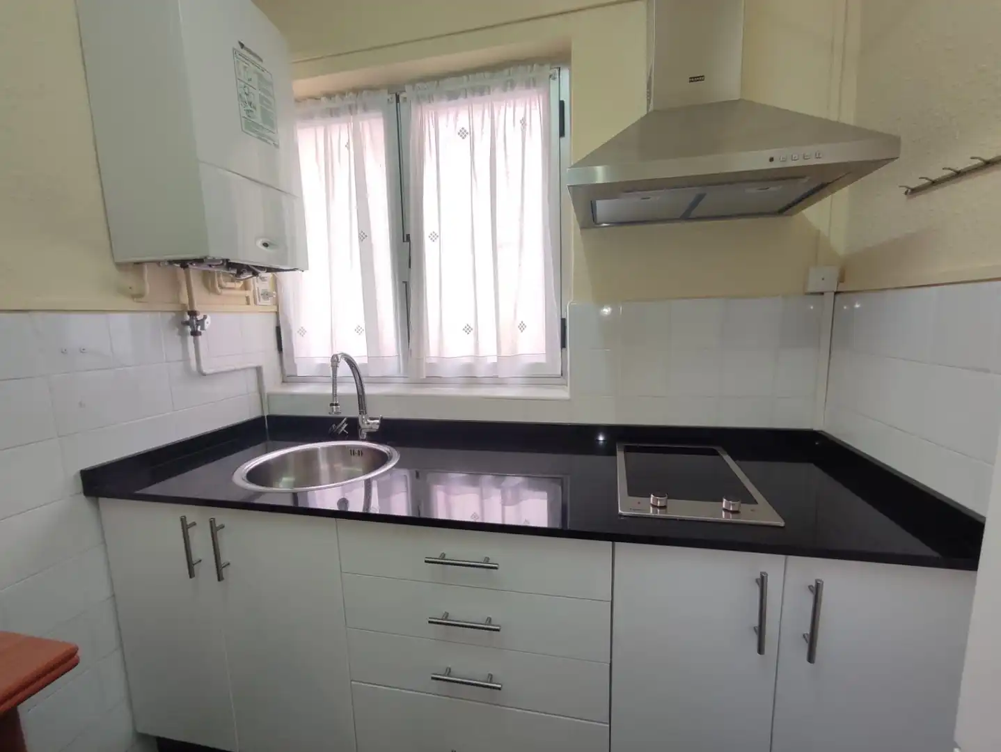 Cocina de Piso de alquiler en Gijón  con Calefacción