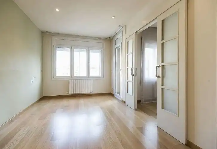 Habitación de Piso en venta en Barcelona con Calefacción, Parquet y Terraza