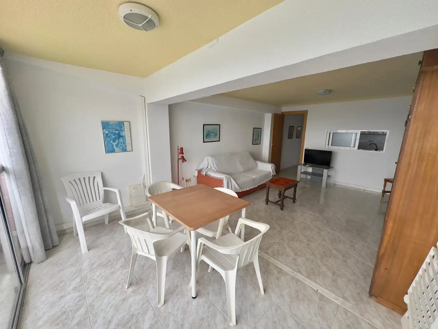 Sala d'estar de Apartament en venda en Benidorm amb Aire condicionat, Terrassa i Moblat