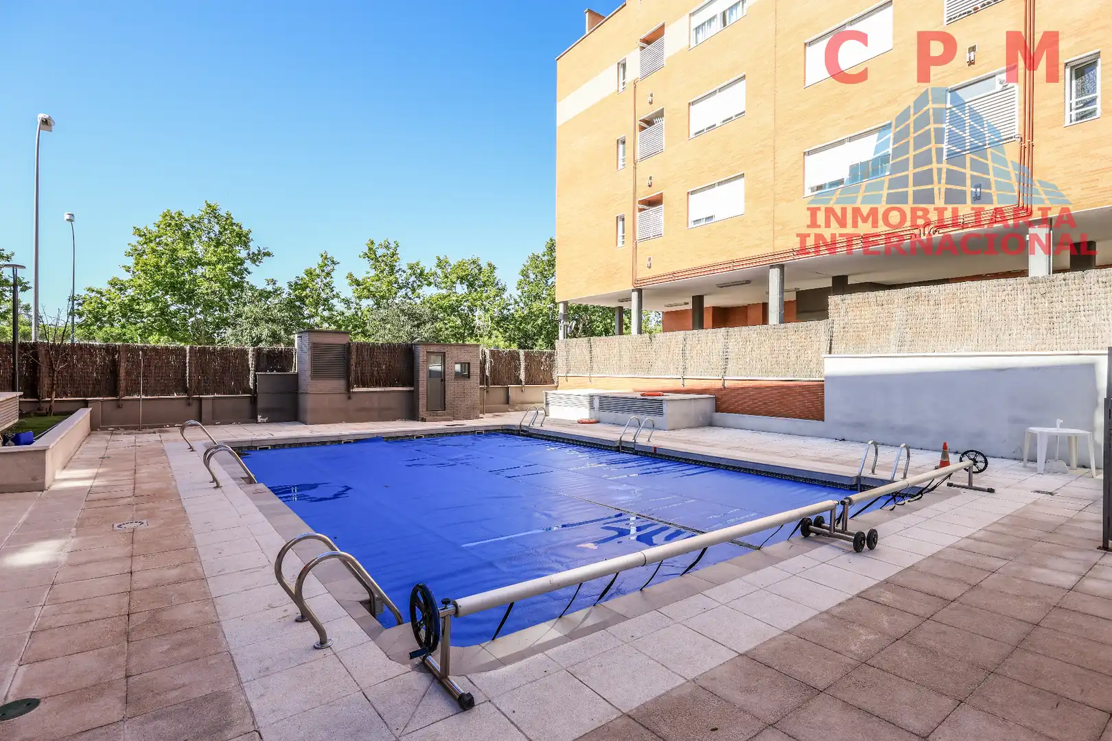 Schwimmbecken von Dachboden zur Miete in Alcobendas mit Klimaanlage, Heizung und Parkett