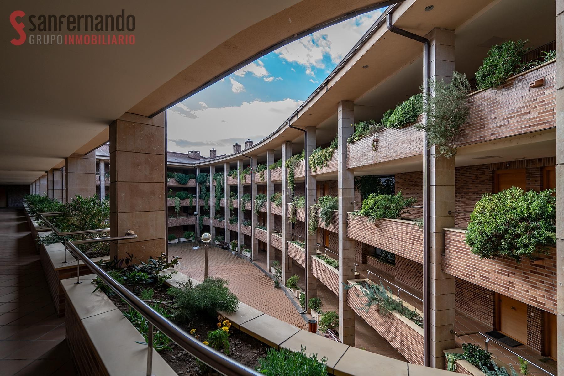 Vista exterior de Piso en venta en Los Corrales de Buelna  con Calefacción, Parquet y Terraza