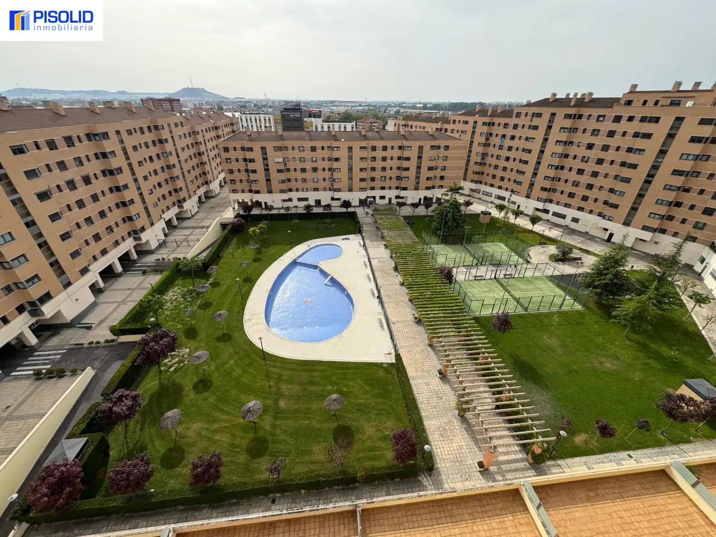 Vista exterior de Ático en venta en Valladolid con Calefacción, Parquet y Terraza