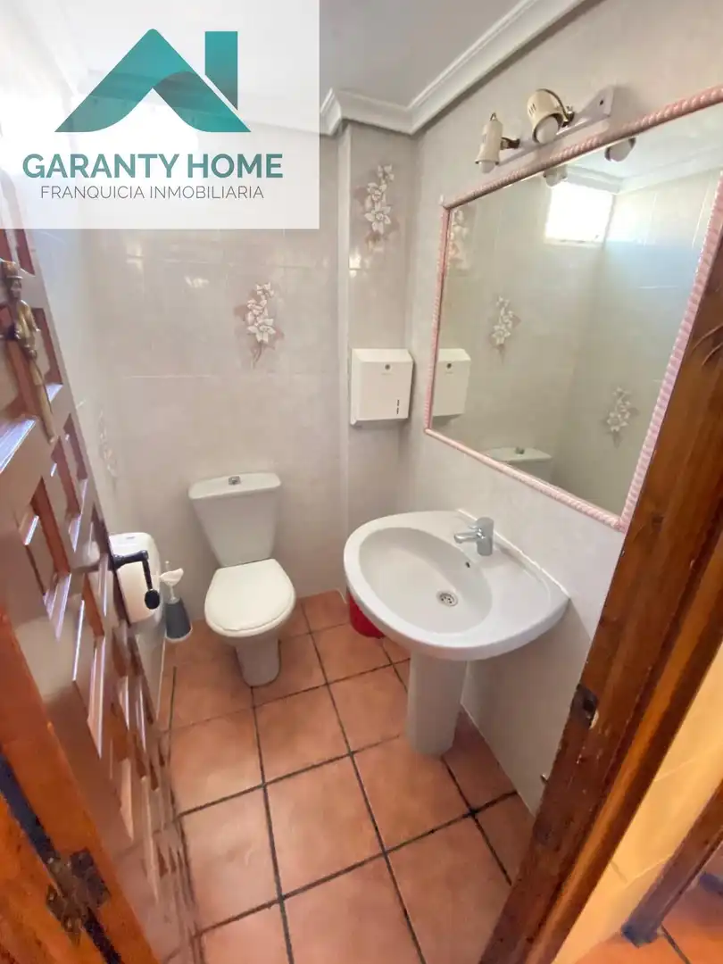Bathroom of Commercial properties for transfer in Martos  with Air Conditioner, Terrace and Furnished