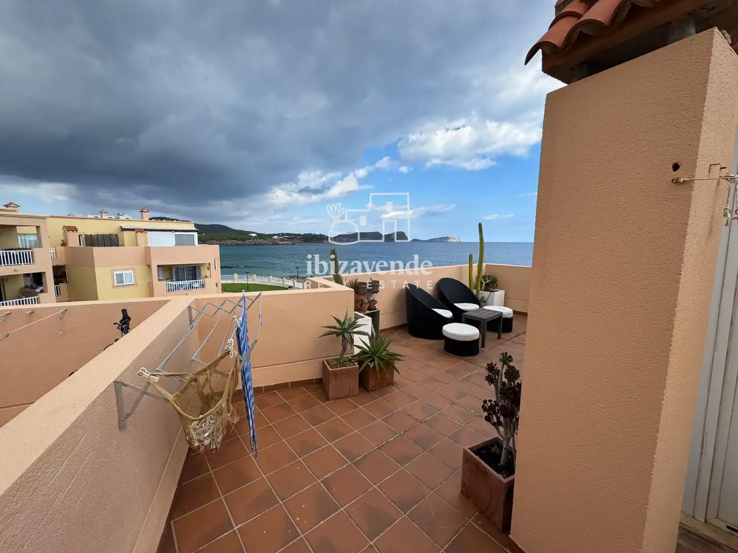 Vista exterior de Ático de alquiler en Santa Eulària des Riu con Terraza, Piscina y Amueblado