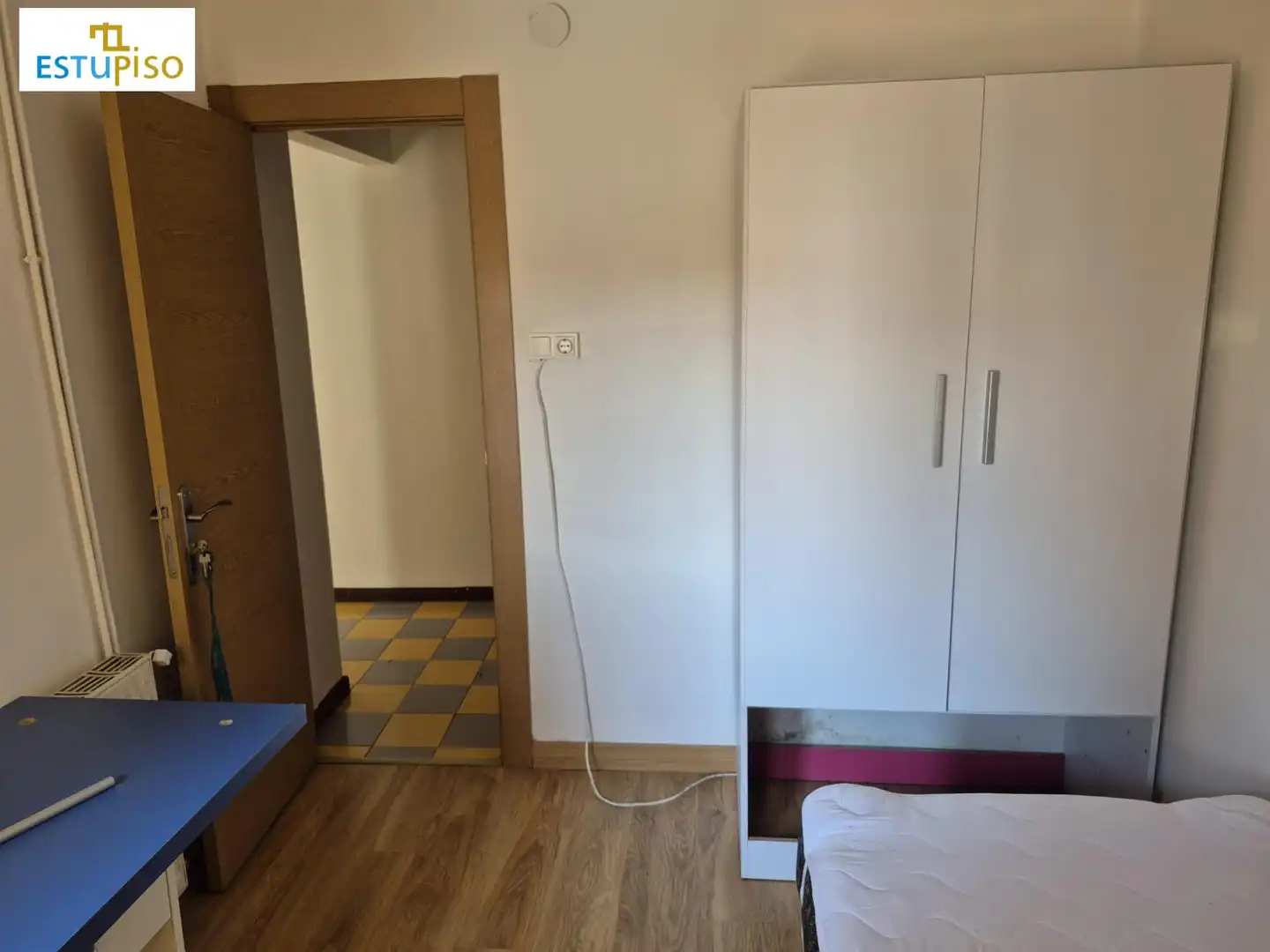 Dormitori de Pis en venda en León Capital  amb Calefacció, Terrassa i Moblat