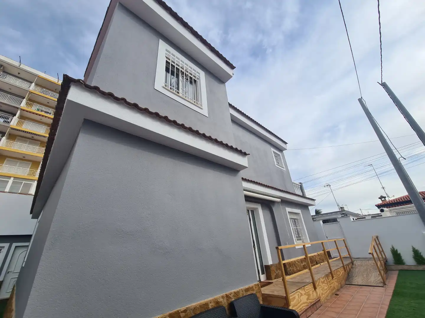 Vista exterior de Casa o xalet en venda en Vinaròs amb Aire condicionat, Calefacció i Jardí privat