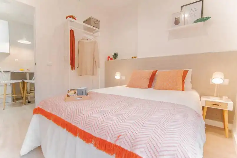 Bedroom of Apartments for rent in Madrid  with Air Conditioner, Heating and Parquet flooring