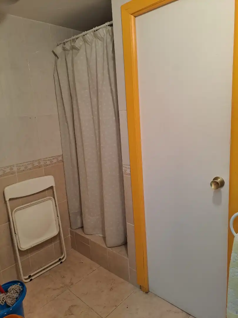 Bathroom of Commercial properties for sale in Zaragoza  with Air Conditioner, Heating and Furnished
