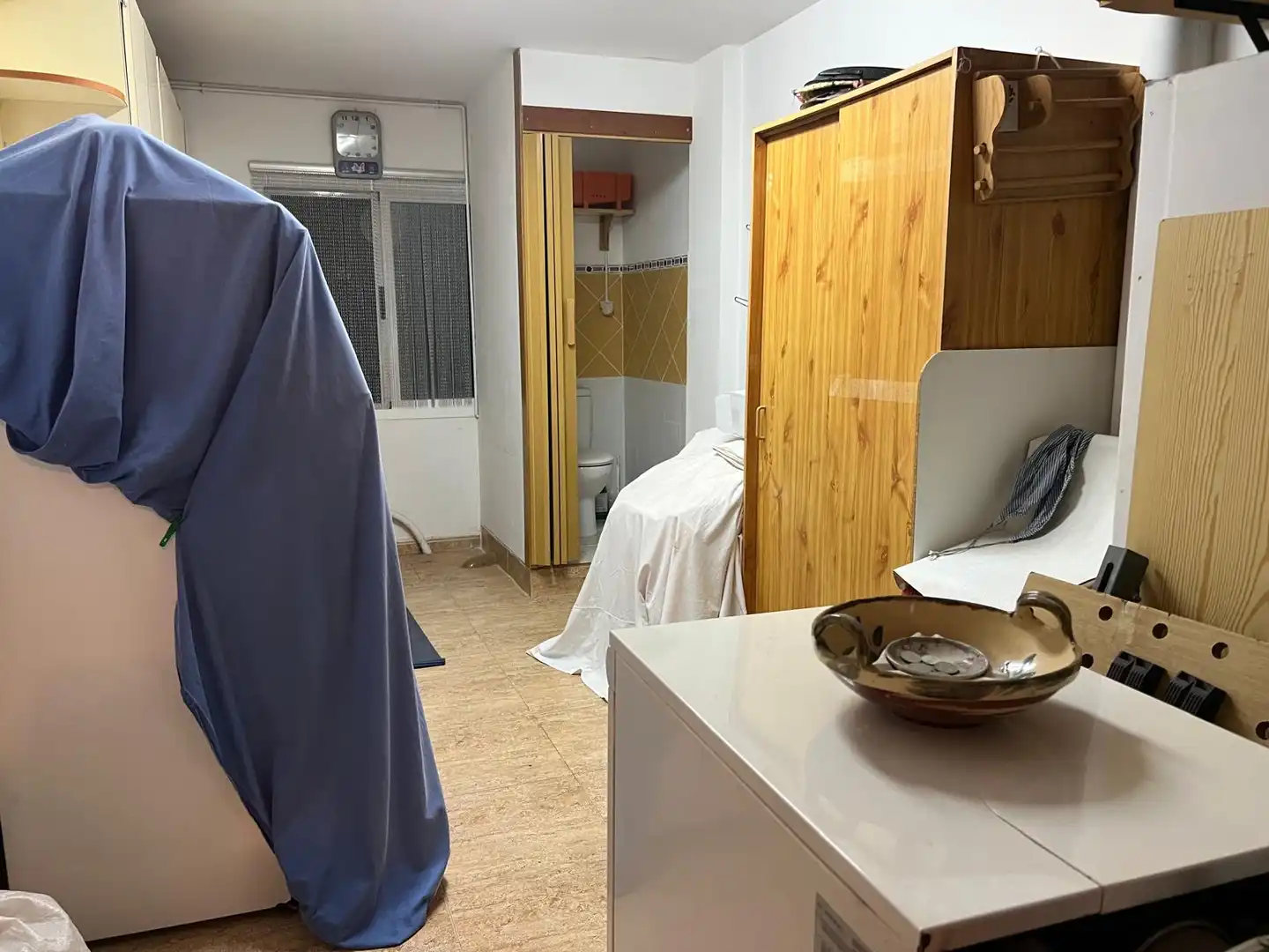 Habitación de Casa adosada en venta en Caudete de las Fuentes con Calefacción, Terraza y Amueblado