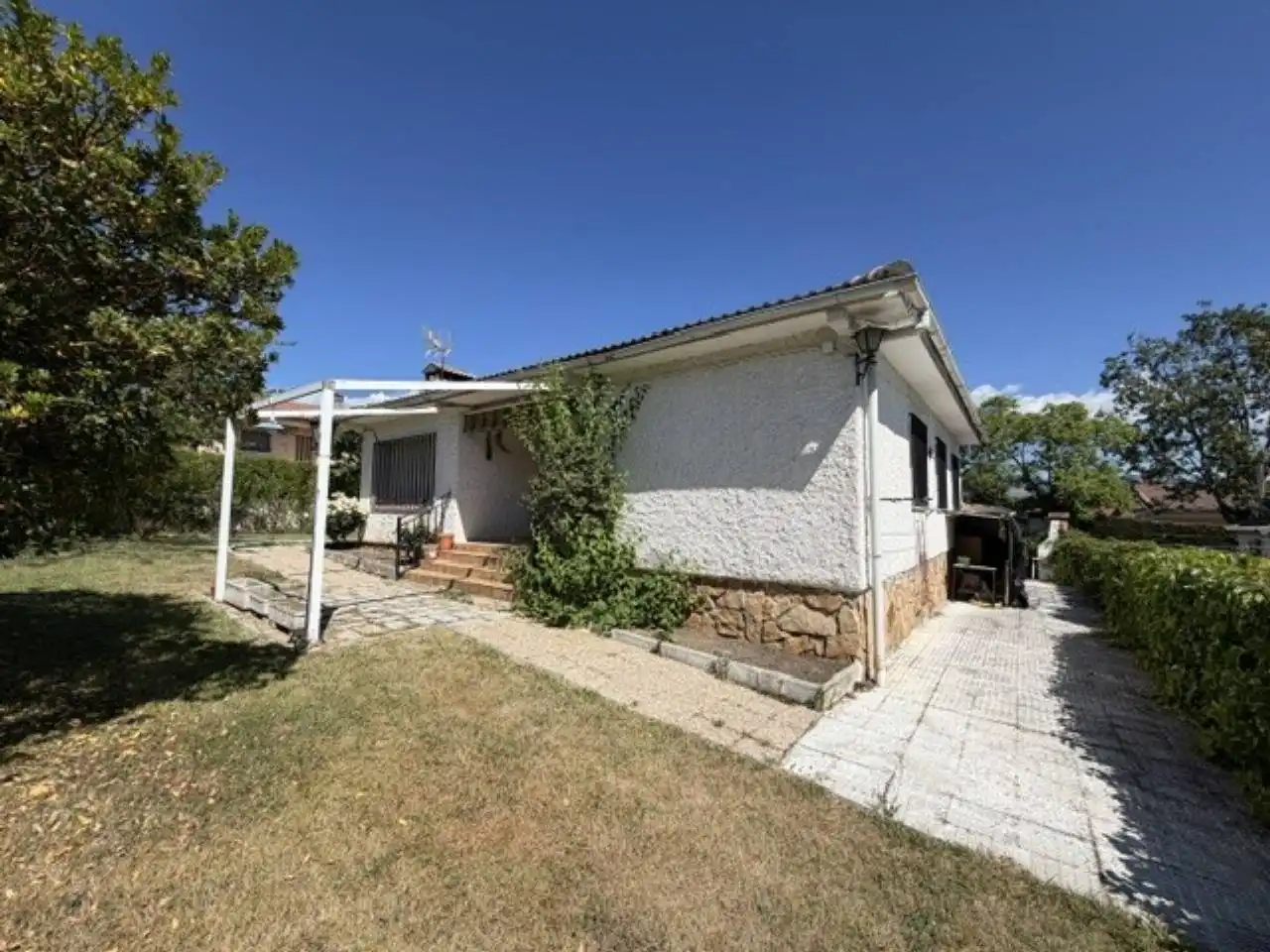 Vista exterior de Casa o chalet en venta en Buitrago del Lozoya con Calefacción, Jardín privado y Terraza