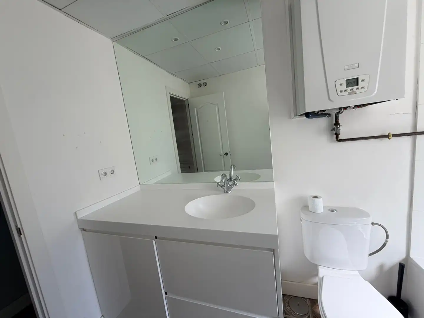 Bathroom of Flat for sale in Madrid  with Air Conditioner, Heating and Terrace